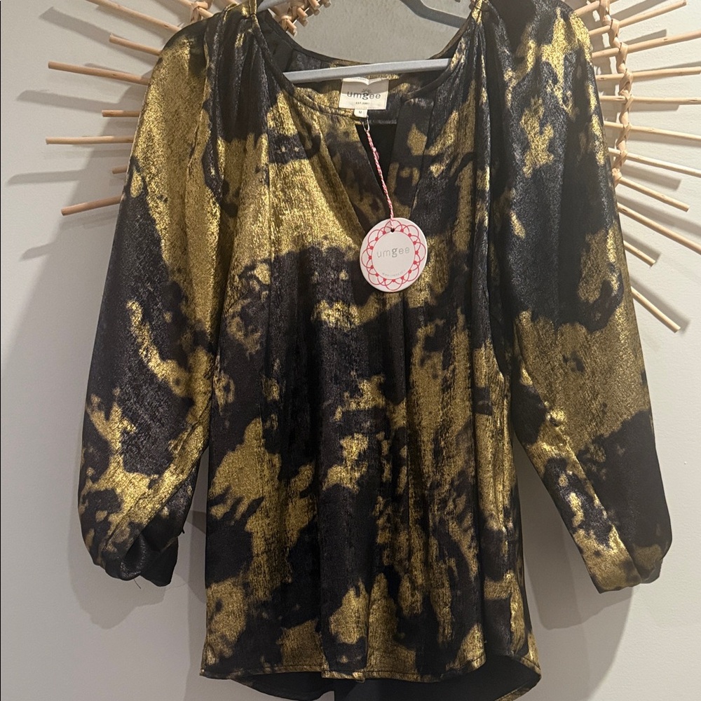 Umgee Black and Gold Abstract Metallic V-Neck Blouse